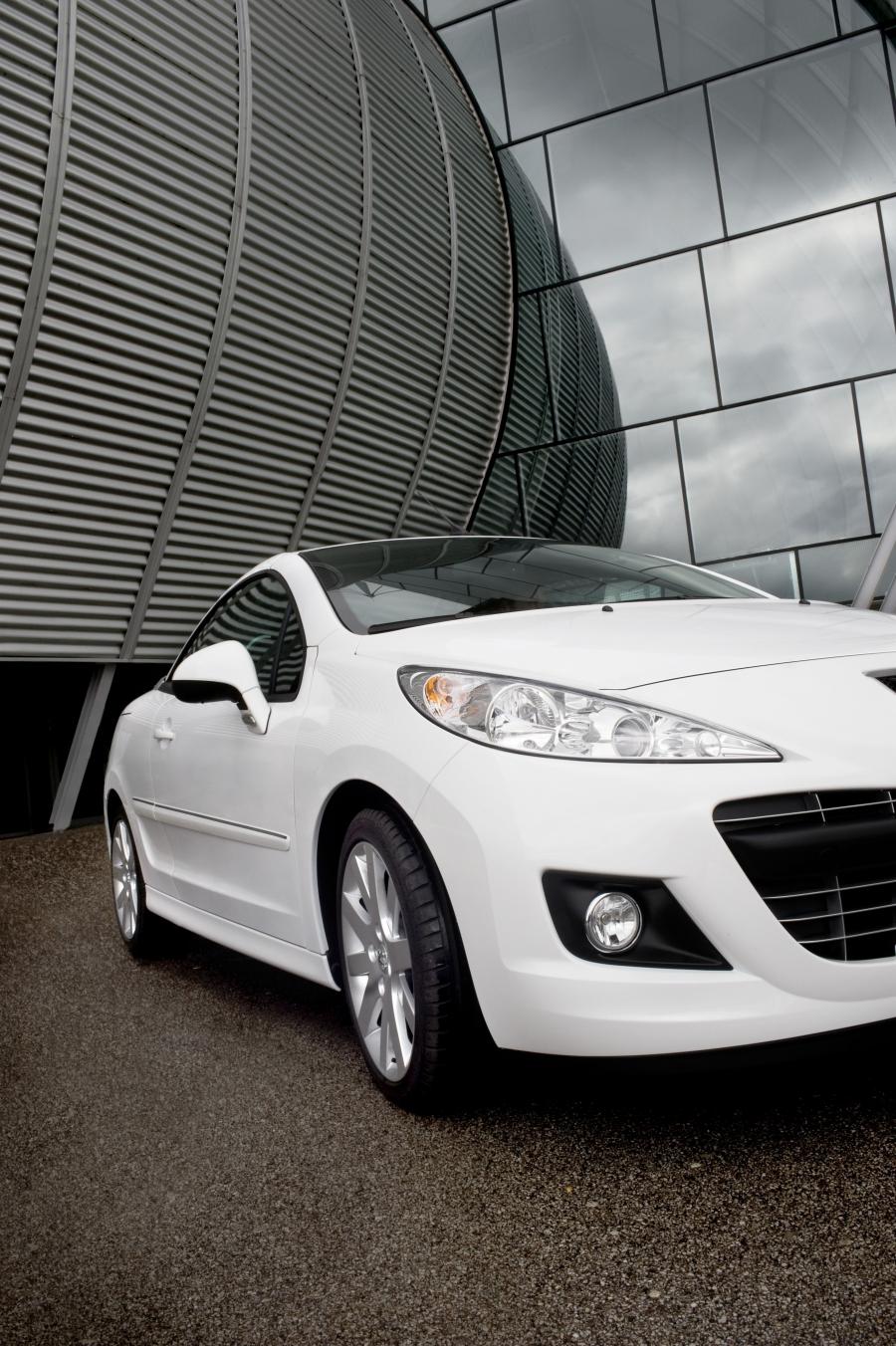  Peugeot 207 CC 2009 года  (фото 7 из 21)